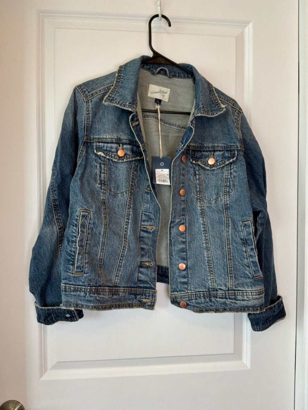 NWT Universal Thread Classic Denim Jacket, Size M.